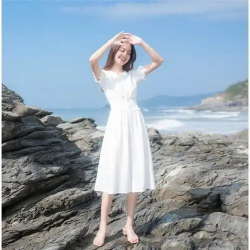 夏日必不可少的碎花连衣裙,温柔气质,藏肉显瘦不挑人,谁穿谁美
