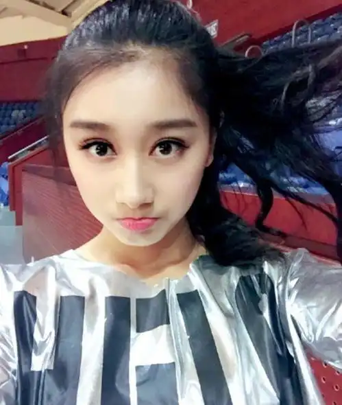 曾是我国体操女神,却因教练缺席而无缘决赛,今肤白貌美成女神