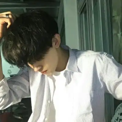 帅气衬衫男头像街头少年