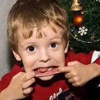 qq头像可爱的小孩搞笑