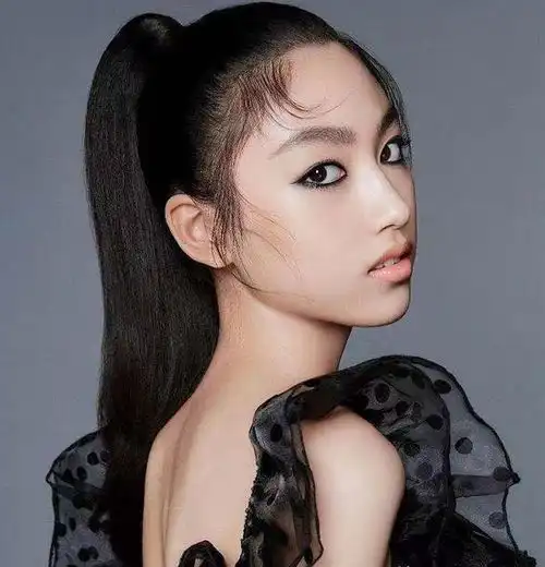 任达华14岁女儿太美了,身高180十足超模范儿,气场不输妈妈