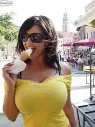 性感开放俄罗斯美女为生育问题争嫁中国男