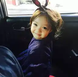 大眼睛的梨涡妹妹美成这样,想要自己生去