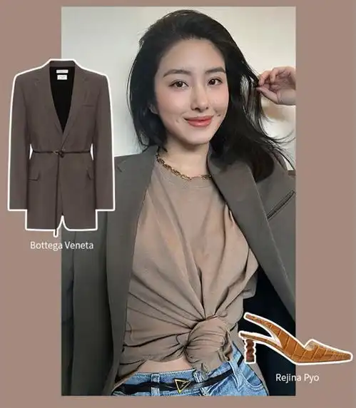 杨采钰不愧是港风美女,象牙白衬衫配空气刘海,气质太绝了