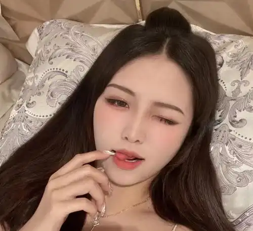 17岁港姐含糊其辞回应与周星驰绯闻等同承认蹭周星驰热度