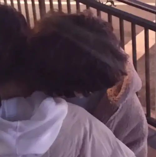 情侣头像我觉得一个女孩最酷时就是她没有任何喜欢的人的时候