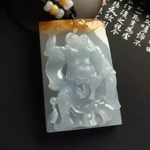 佩玉有讲究,翡翠花件寓意多合适自己的才最好