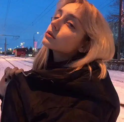 那个分手时不哭不闹的女孩