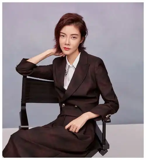车晓颜值出众,气质优雅,具有古典主义的婉约美
