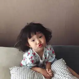 有人认识这个小女孩叫什么吗