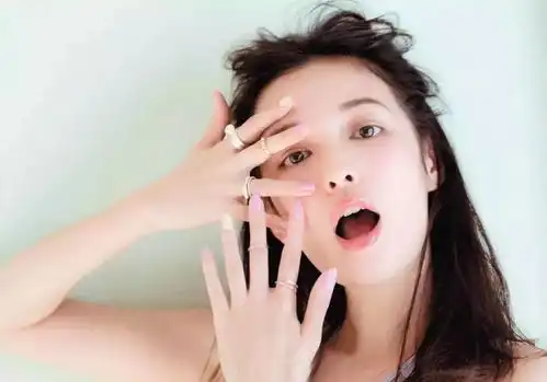 春节穿红色怎么才能摆脱俗气