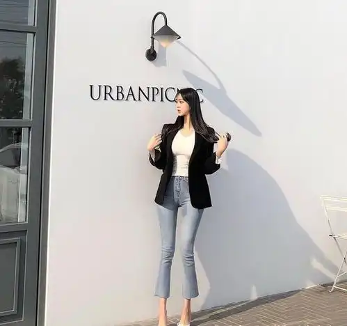 靓丽女神时尚紧身牛仔裤,修身显瘦有气质,透出一股俏皮可爱