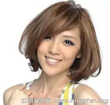 适合矮个子女生发型图片演绎甜美可爱还修颜