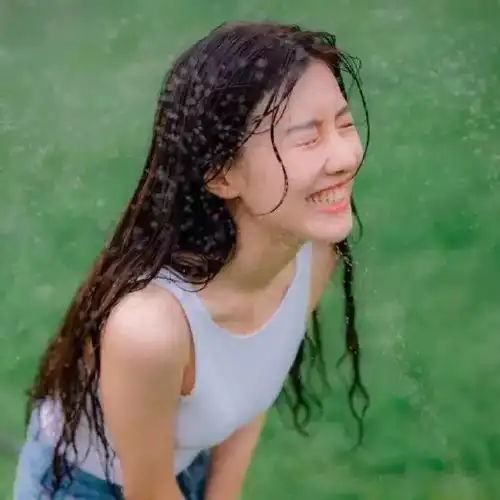 外表疯狂不代表内心浪荡,不做作的姑娘大多善良