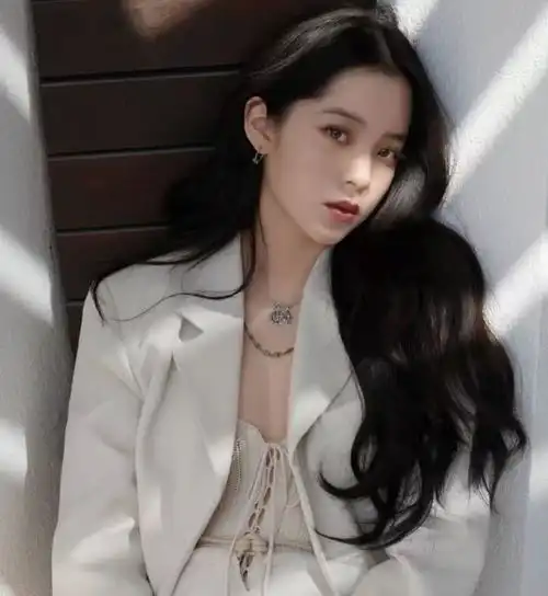 喊宋丹丹妈妈,管陈伟霆叫爸爸,欧阳娜娜是轻浮还是缺心眼很显然