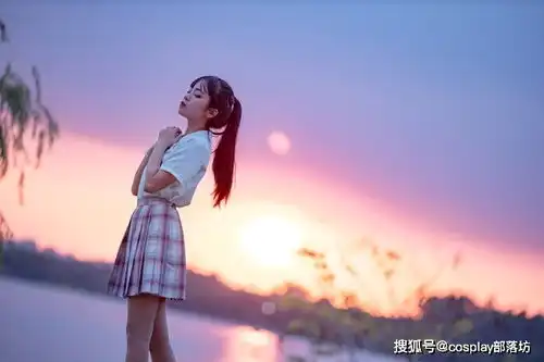 jk少女落日黄昏下的梦幻星空
