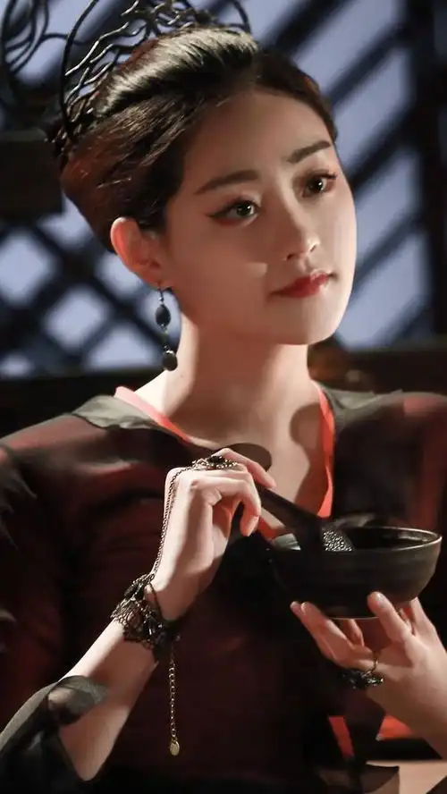 演过周芷若的6位女星,黎姿霸气,高圆圆温婉,唯有她被称为经典