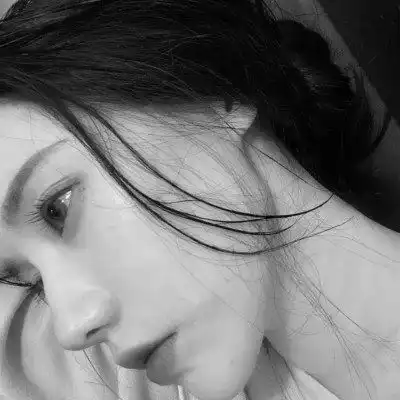 黑白头像女唯美高清图片