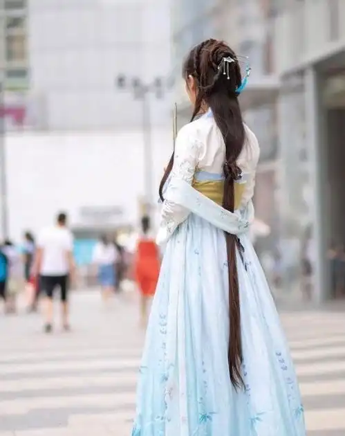 街拍高挑美女,国庆将至,路上美女越来越多,一起来了解一下