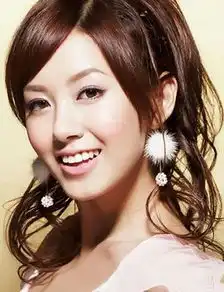大饼脸扎什么马尾好看大饼脸女生可以扎马尾吗