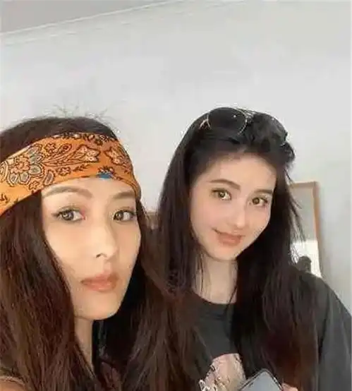 用20万的包装狗,41岁像20岁少女,她是连小s都羡慕台湾第一名媛