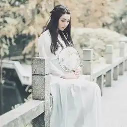 手持圆扇的古装美女,超凡脱俗