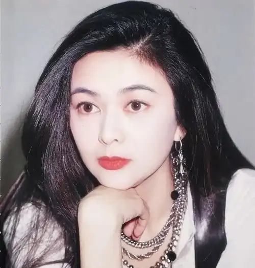 10位资深女神的少女时代不到20岁,已出落得美如天仙