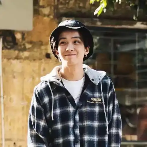 虽然中国有嘻哈的rapper个个拽上天,但是