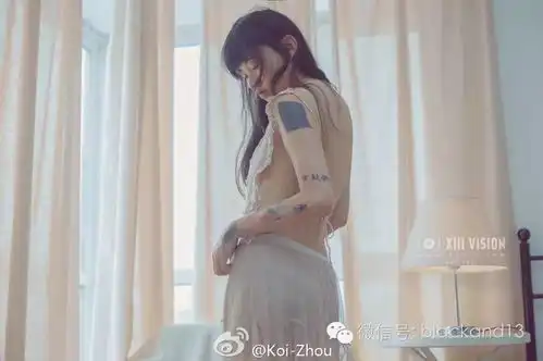 烈焰红唇大花臂这个平胸的中国大妞成了墨尔本最性感的纹身师