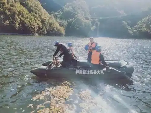 凌晨1点,17岁少女带妹妹跳水库自杀,留下的遗书让人心碎