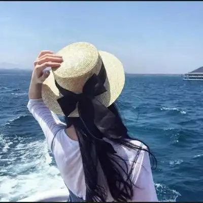 海边女生独自背影头像