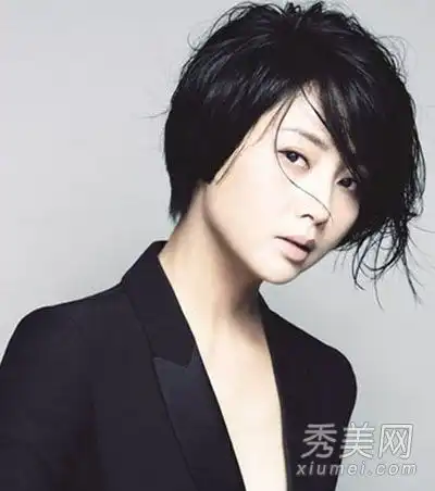 夏季选择短发甜美时尚气质美女必备