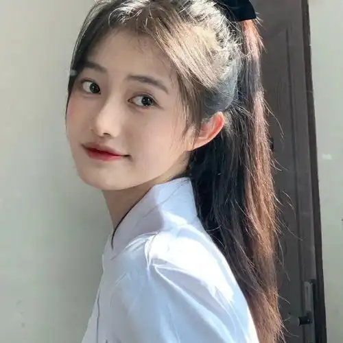 女头笑一个吧功成名就不是目的
