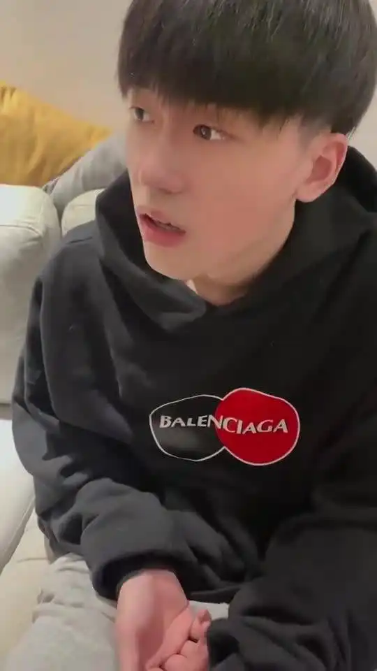 测试让闺蜜穿男友白衬衫