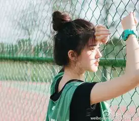 女交换生晒卧室睡衣写真