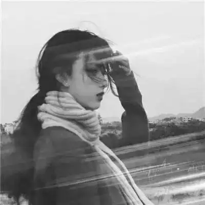 精致酷酷高冷风黑白女头像
