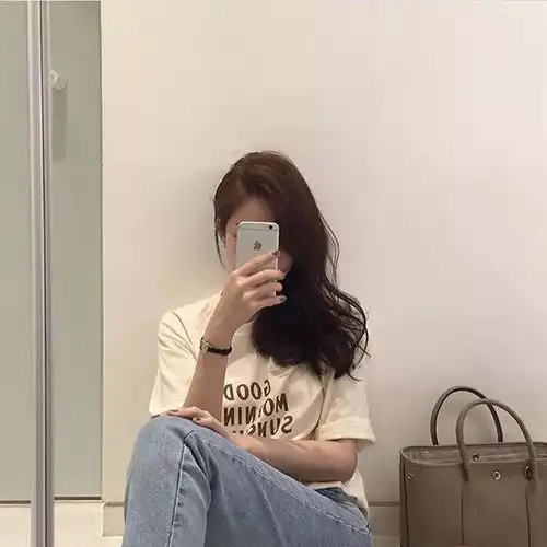 这三位韩国时尚搭配ins的博主,不露脸也愿意follow