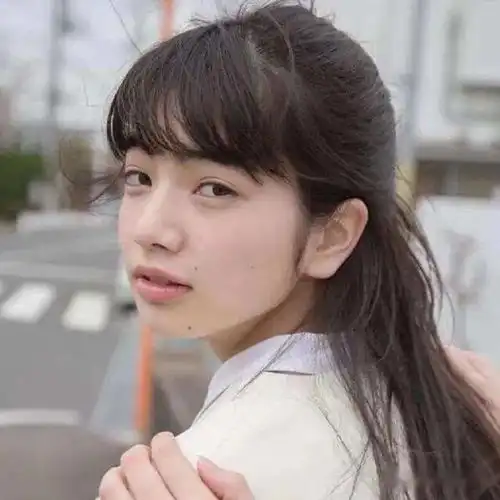 日本最美最帅高中生女生在审美点上,男生长得一言难尽