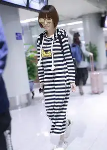 被陈鲁豫美到,只是剪款短发气质都不一样,高级时尚看不出有49岁