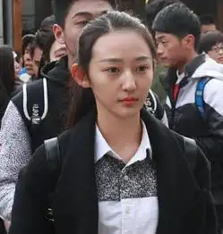 17岁艺考女生走红网传有考生因太美拒绝同场