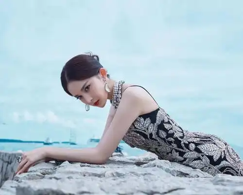 美女壁纸第761期古力娜扎