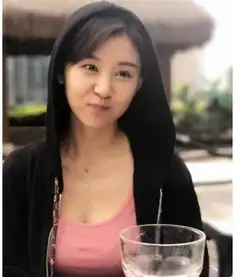 娱乐圈最干净的女星,和男友从校服走向婚纱,真是羡慕