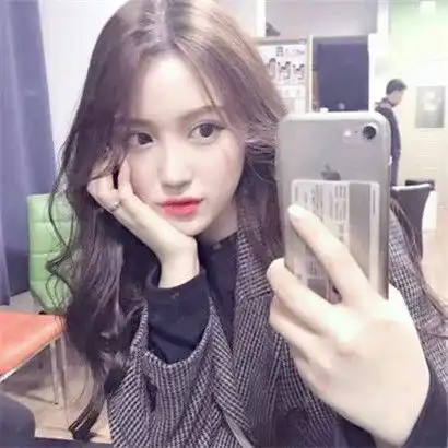 长发气质女神头像,带着笑或是很沉默手机控美女