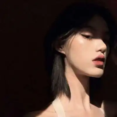 伤感颓废系女生头像好想变成雪啊,这样就可以落在先生的肩上了