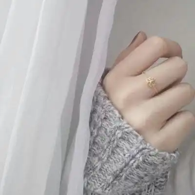 带字的有纹身的手控女生头像