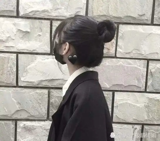 自甘堕落颓废套图十八岁别谈恋爱,那个人真的很难忘掉
