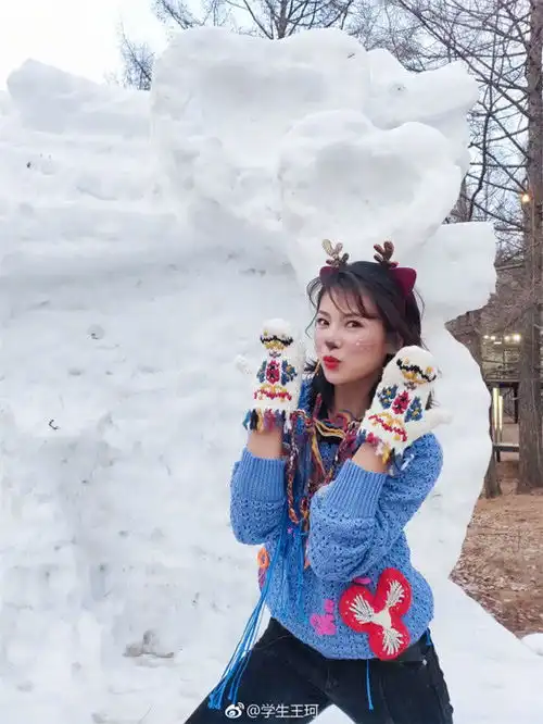 王珂给刘涛拍照技术不够情话来凑刘涛小鹿妆可爱又少女