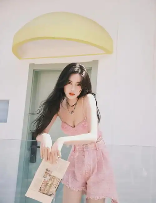 纯欲美女,小蛮腰沙漏身材真性感,你应该拒绝不了吧