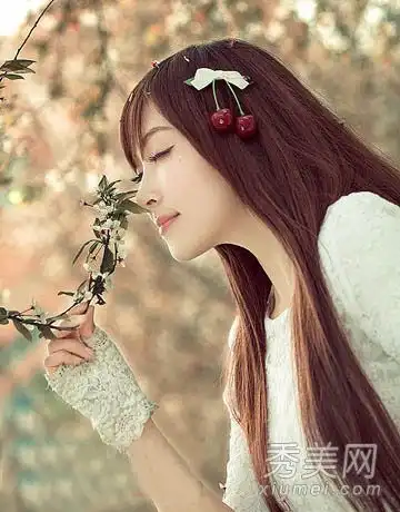 圆脸的女孩一定会看到一头干净直发和一张小脸的女神