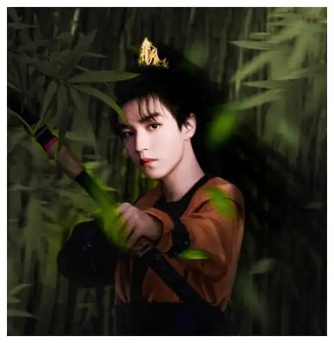 男星高马尾古装造型躲过了肖战,避开了吴亦凡,却败给了王俊凯